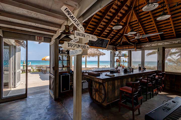 tippys beachfront bar eleuthera 3105